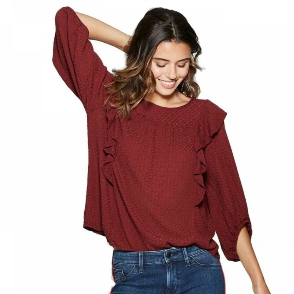 Universal thread ruffle top